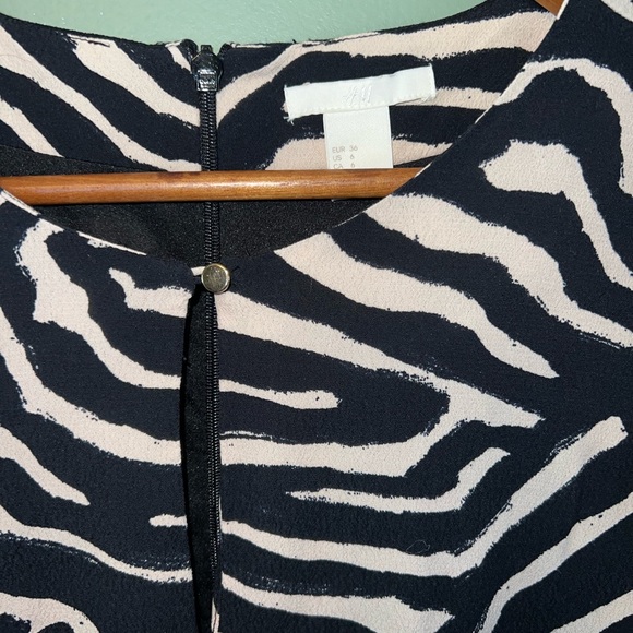 H&M Zebra print dress size 6 - Picture 2 of 6